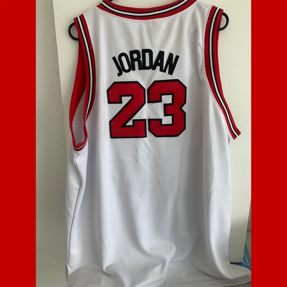 MITCHELL & NESS MENS CHICAGO 23 JORDAN
SIZE 54 - Picture 2 of 2